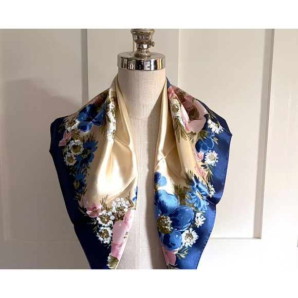 Vintage Floral Floral Scarf with Gold Background - Picture 2 of 10